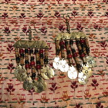 Load image into Gallery viewer, Incised brass earring with 7 dangles
