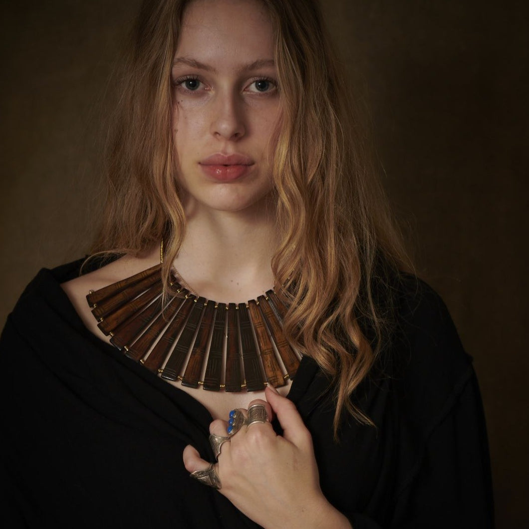 Collar necklace